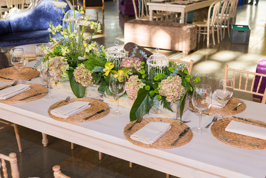 Social events reception; Tables decorated for events: Parties, birthdays, weddings, and other events.